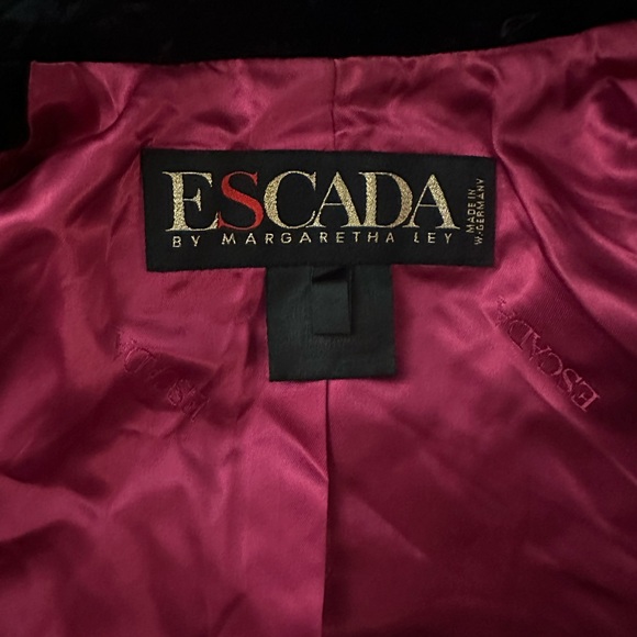 Bolero jacket. Black velvet, decorative buttons on sleeve, stand collar. Sz M. - Picture 6 of 9